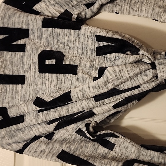 VICTORIA SECRET ROBE - Picture 4 of 4